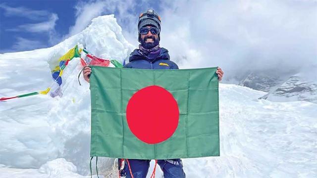 তিন পর্বতারোহণে রেকর্ড গড়লেন তৌকির