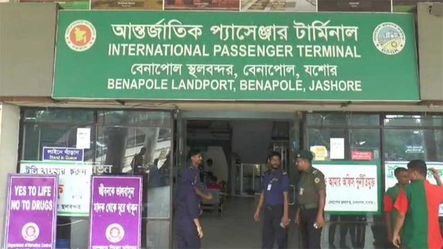 ভারতগামী যাত্রীর সংখ্যা হ্রাসে রাজস্ব আয়ে মন্দা