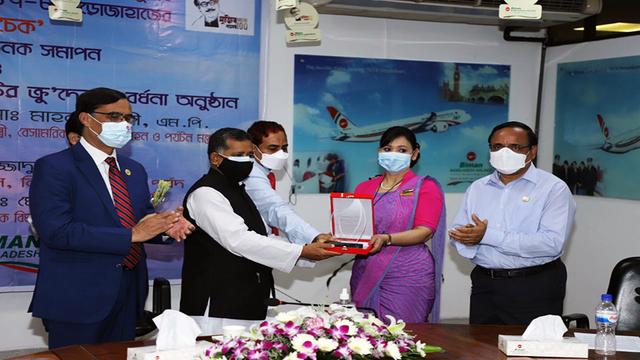 এই প্রথম নিজস্ব জনবল, ব্যবস্থাপনায় ড্রিমলাইনারের সি-চেক সম্পন্ন করে বিমান