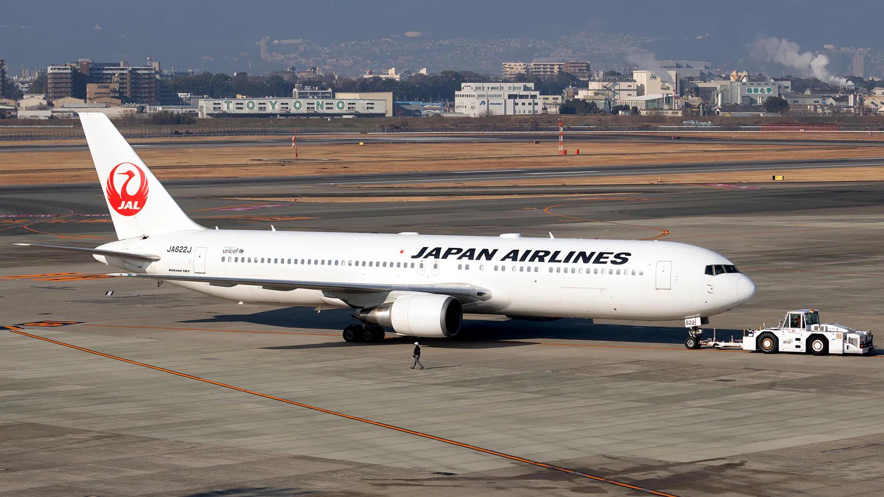Japan Airlines top executives face pay cuts over crew alcohol violation