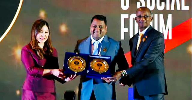 পর্যটনে বিশেষ অবদানের জন্য পুরস্কার পেলেন চট্টগ্রামের আক্কাস