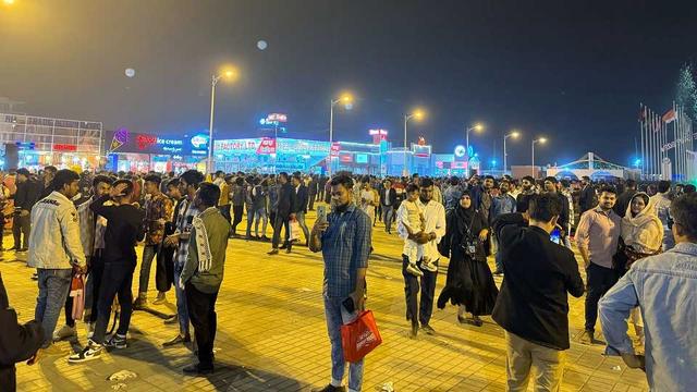 ছুটির দিনে বাণিজ্যমেলায় ছাড়ের ছড়াছড়ি