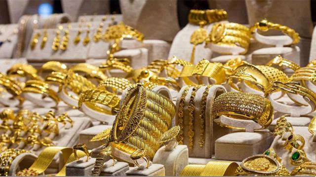 Gold prices fall again