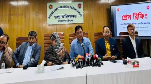 হাজিদের লাগেজ কেটে চুরির অভিযোগ অসত্য : বিমান প্রতিমন্ত্রী
