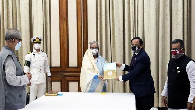বিমানের সুবর্ণজয়ন্তীতে স্মারক ডাকটিকেট অবমুক্ত