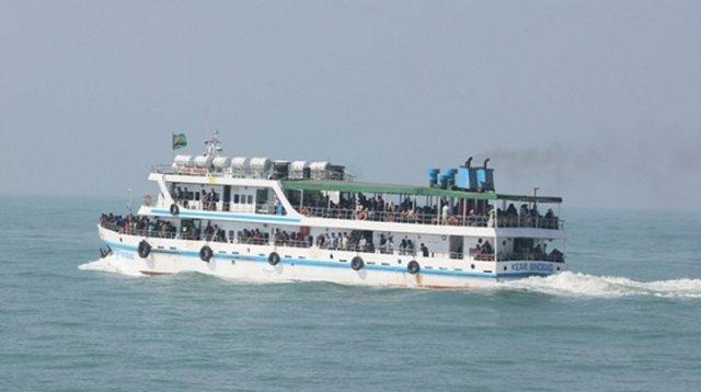 সেন্টমার্টিনে ৩ জাহাজকে জরিমানা