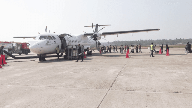 ঈদযাত্রায় আকাশপথে বাড়ি ফেরার ভিড় জমেছে